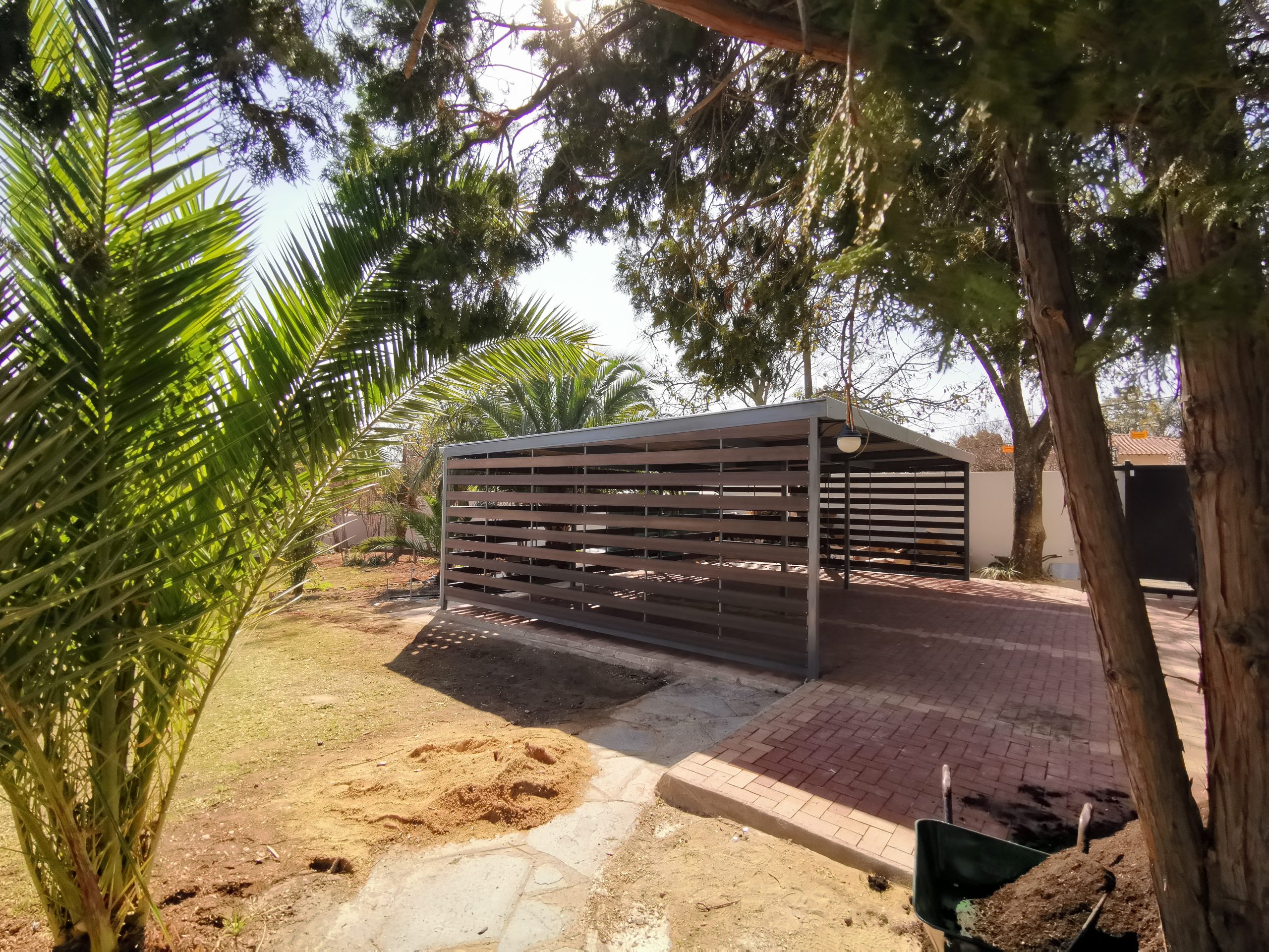 Custom Carport – Hollywood style